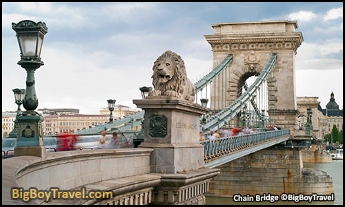 free budapest walking tour map central pest monuments - Chain Bridge Lion Statues